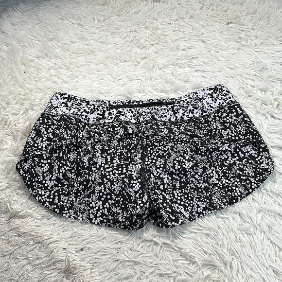 Lululemon Speed Up Short *2.5" Chirasu Black / Chirakasu Alpine White - Picture 4 of 6